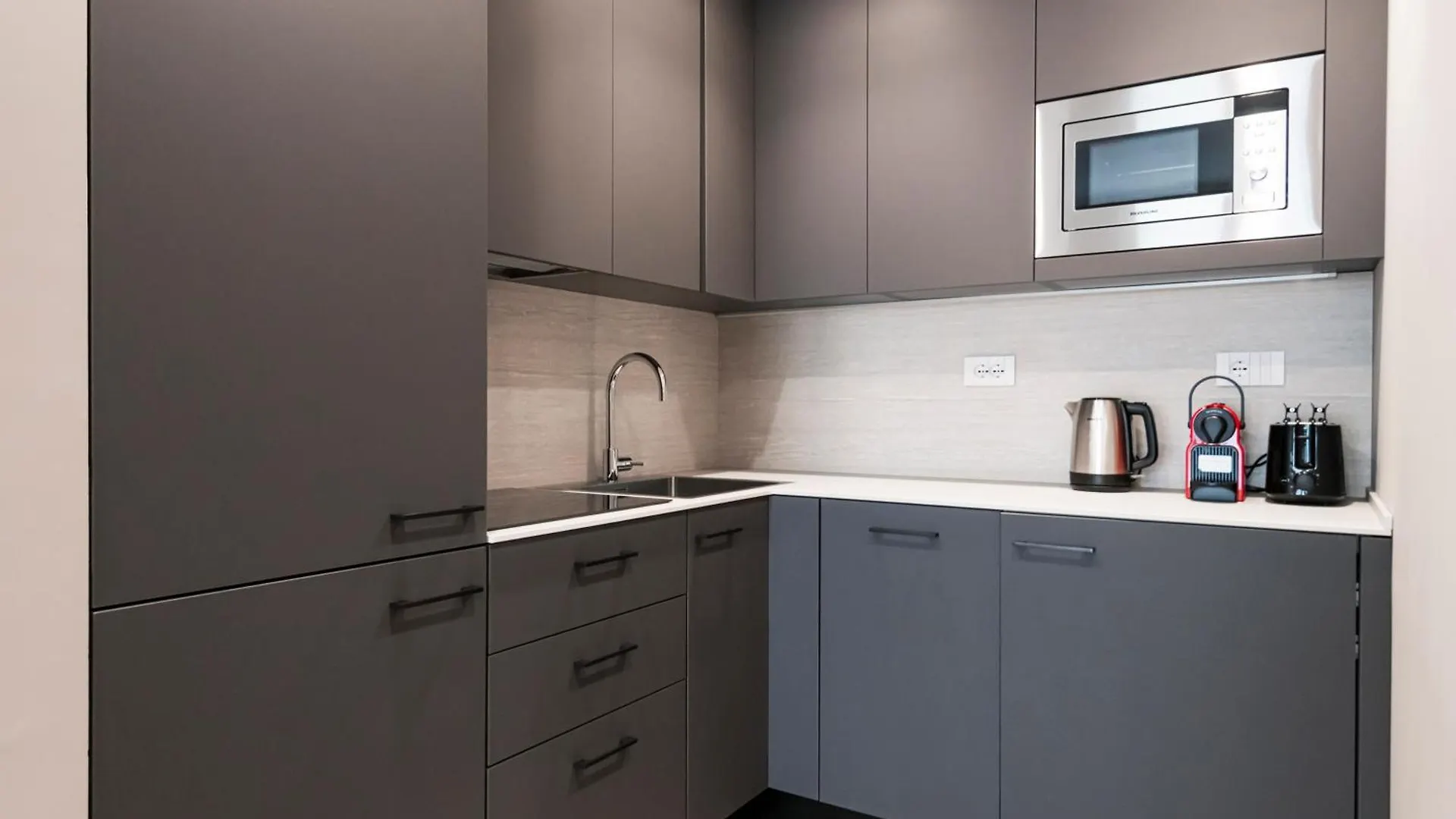 Easylife - Modern Apartment With Garden 밀라노